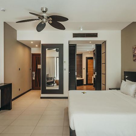 Crystals Beach Resort Belle Mare, A Member Of Radisson Individuals Palmar Екстер'єр фото