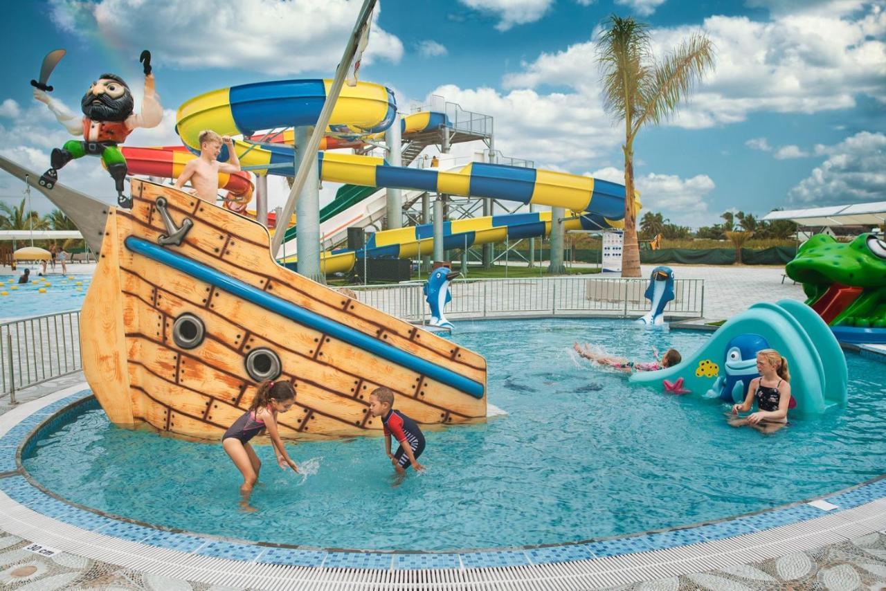 Crystals Beach Resort Belle Mare, A Member Of Radisson Individuals Palmar Екстер'єр фото