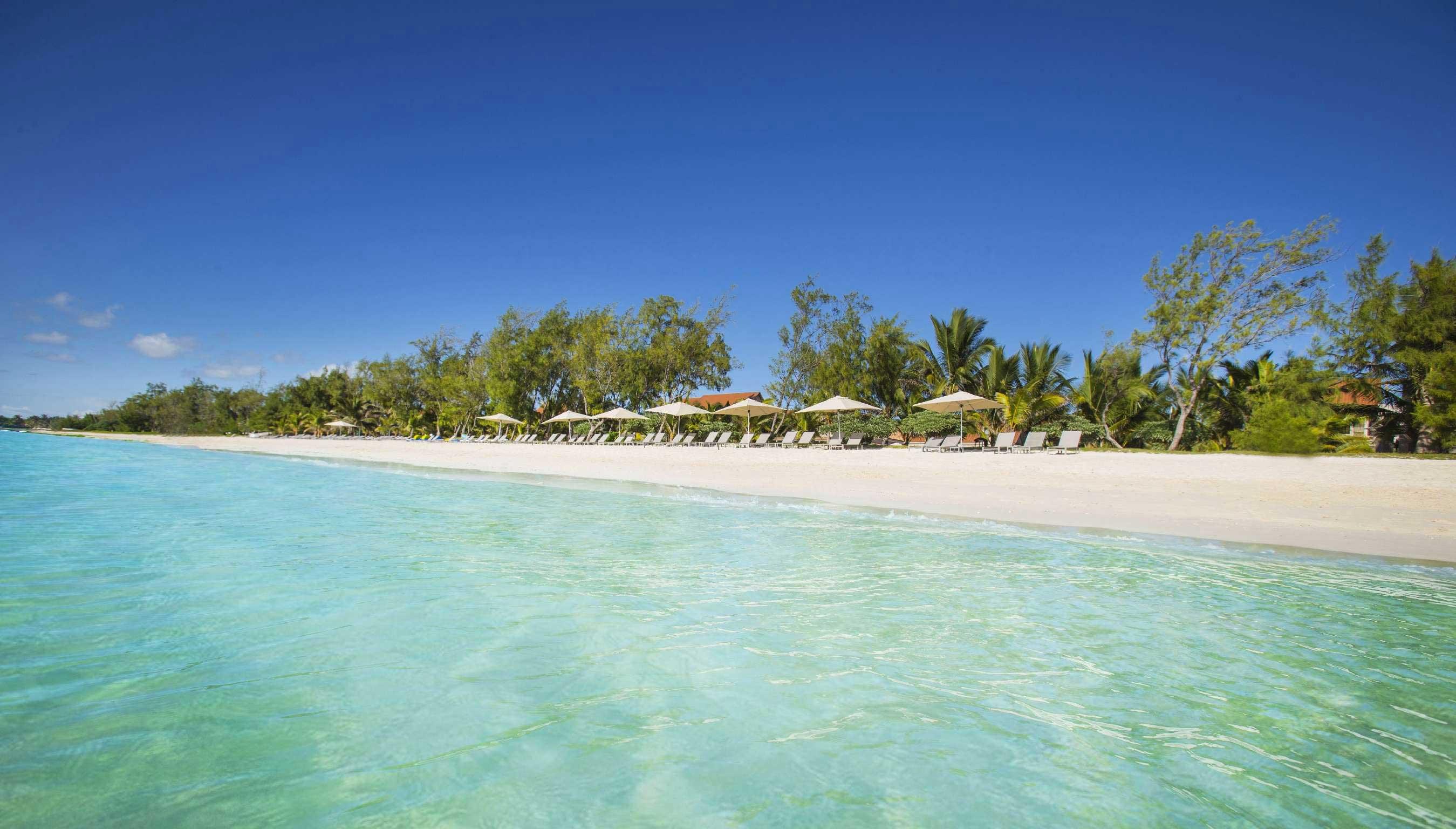 Crystals Beach Resort Belle Mare, A Member Of Radisson Individuals Palmar Екстер'єр фото