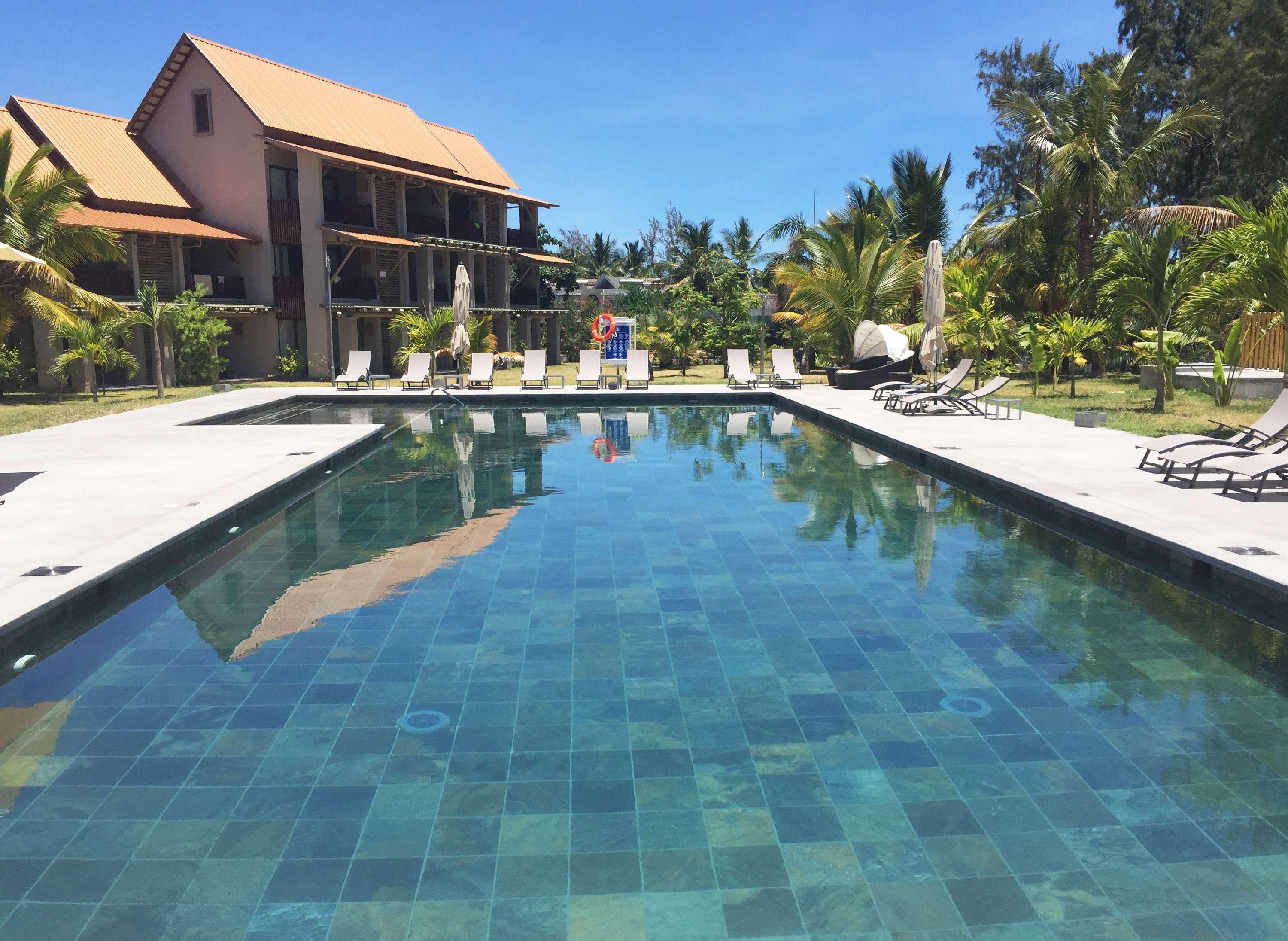 Crystals Beach Resort Belle Mare, A Member Of Radisson Individuals Palmar Екстер'єр фото