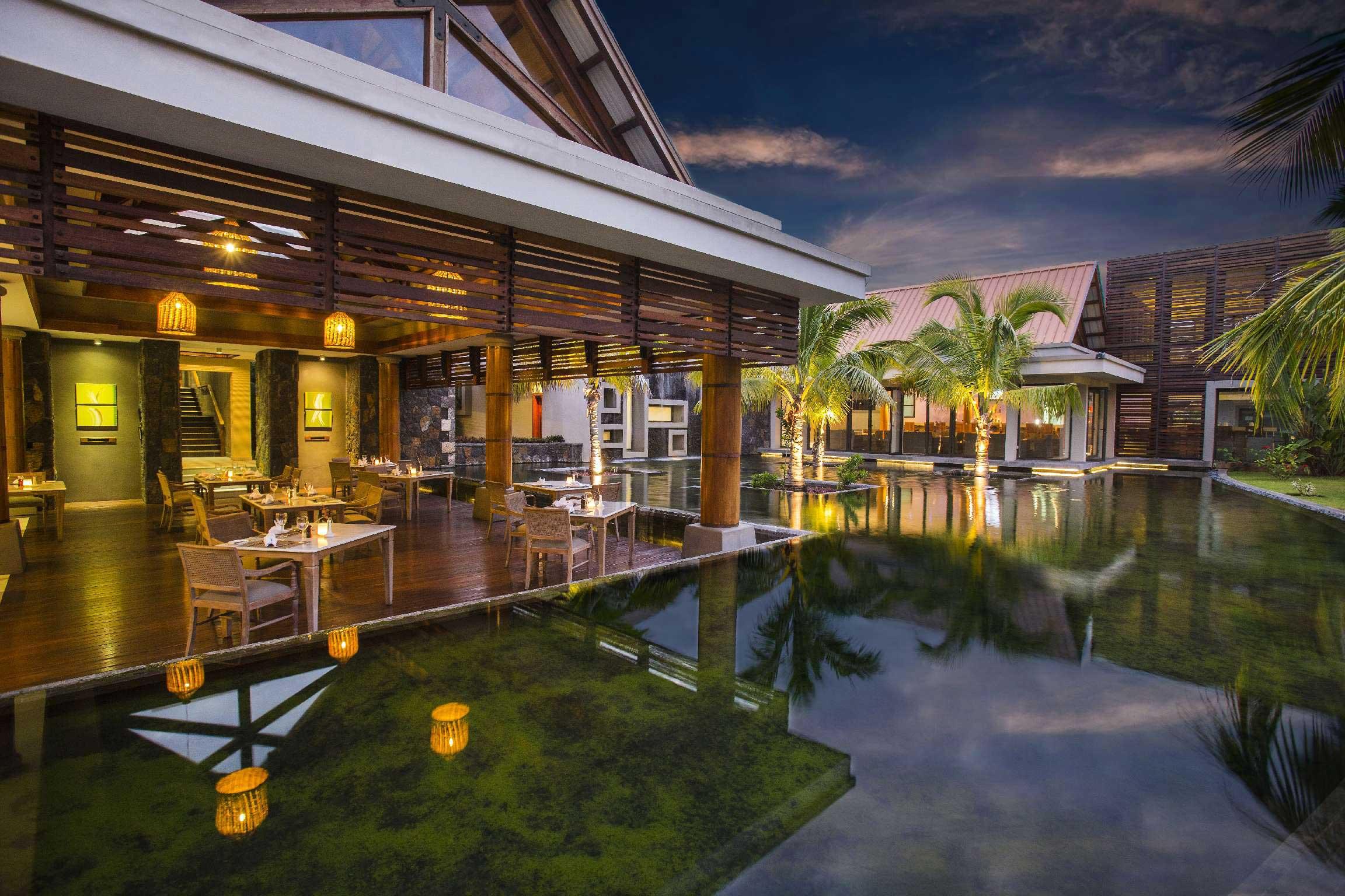 Crystals Beach Resort Belle Mare, A Member Of Radisson Individuals Palmar Екстер'єр фото