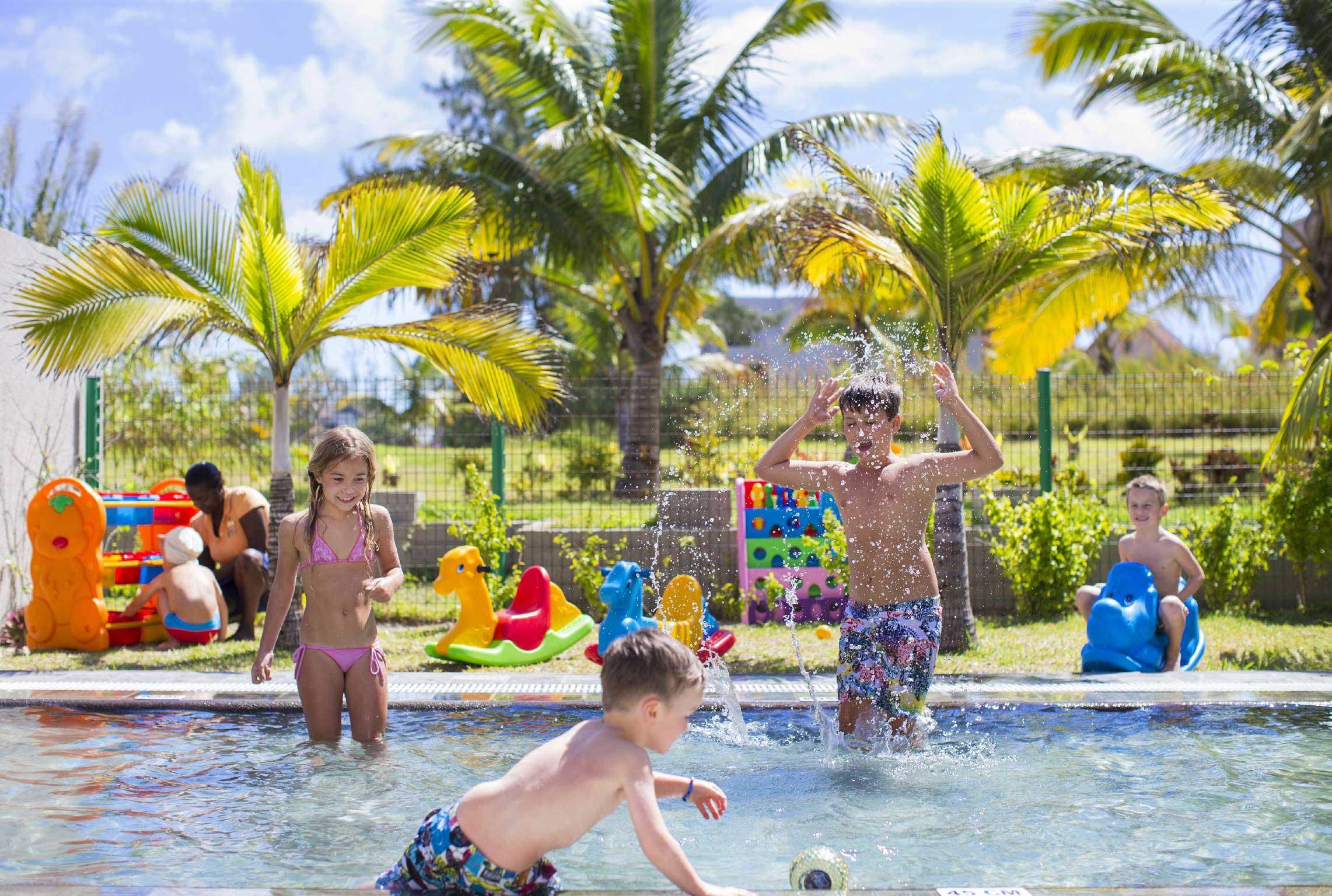 Crystals Beach Resort Belle Mare, A Member Of Radisson Individuals Palmar Екстер'єр фото