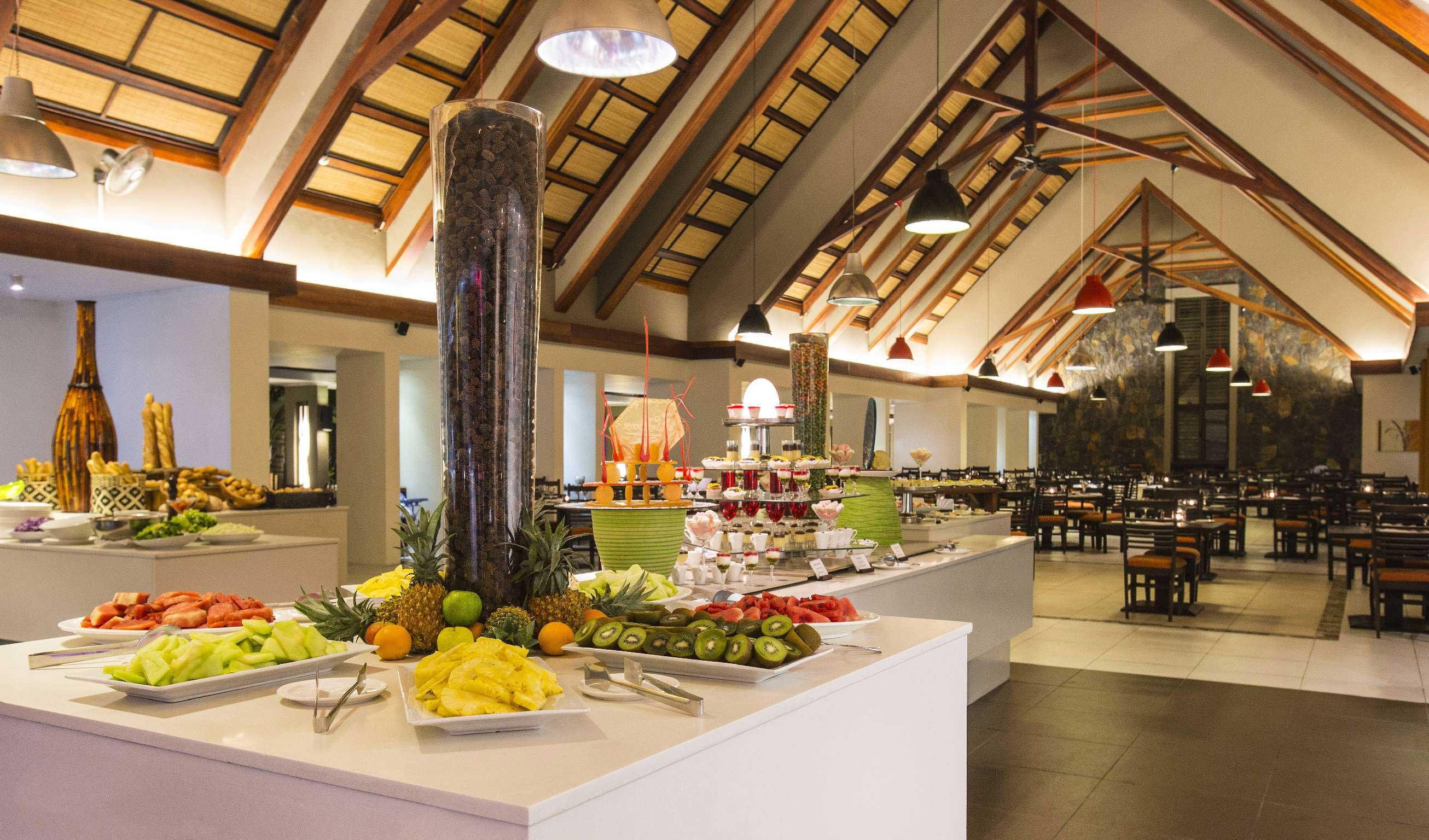 Crystals Beach Resort Belle Mare, A Member Of Radisson Individuals Palmar Екстер'єр фото