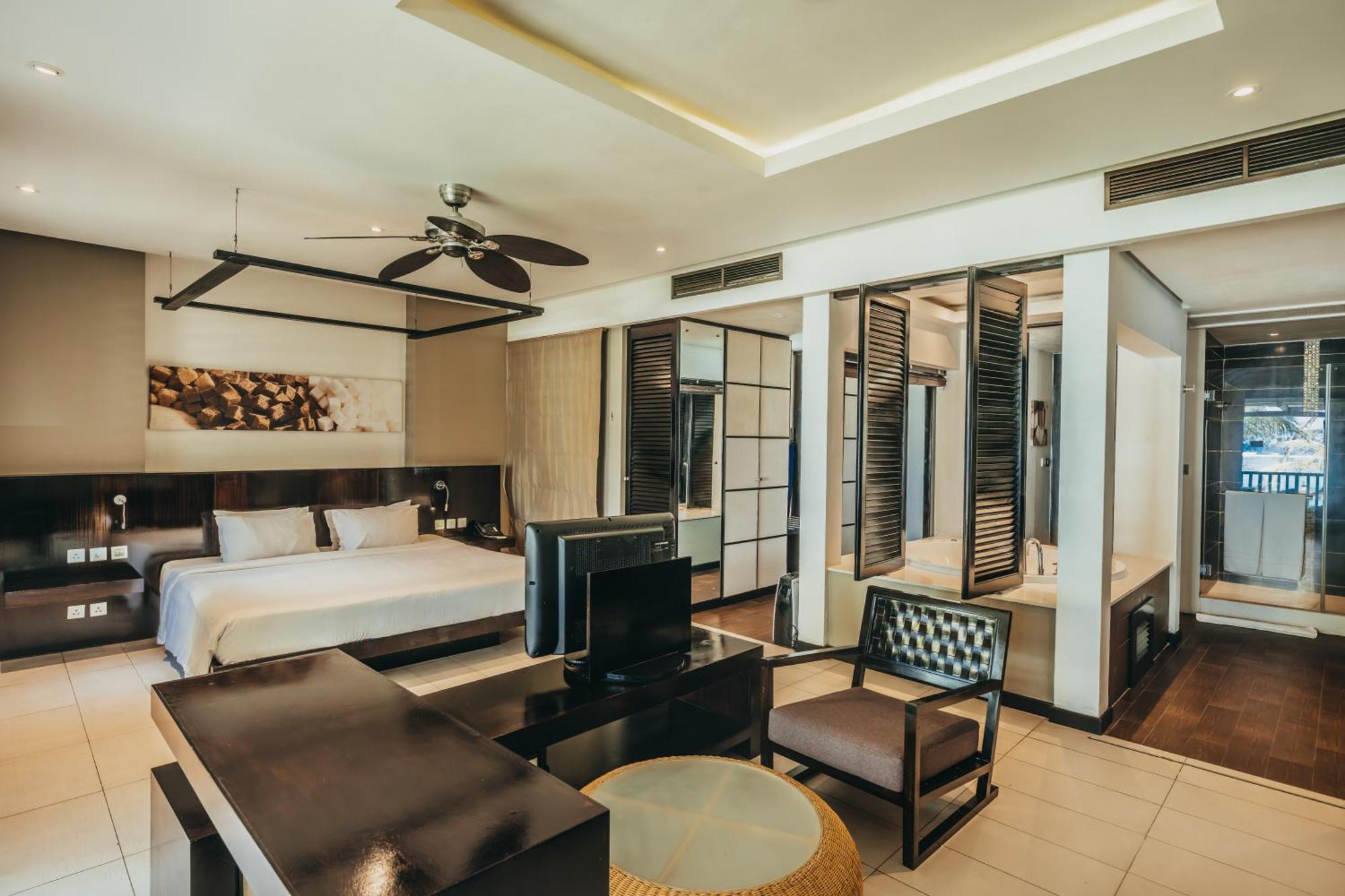 Crystals Beach Resort Belle Mare, A Member Of Radisson Individuals Palmar Екстер'єр фото