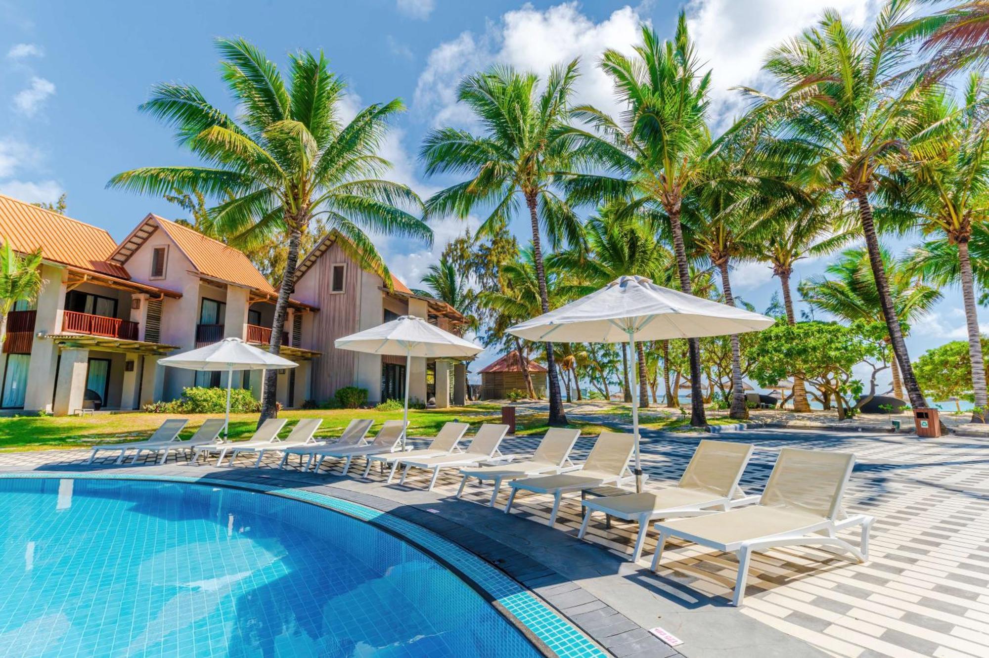 Crystals Beach Resort Belle Mare, A Member Of Radisson Individuals Palmar Екстер'єр фото