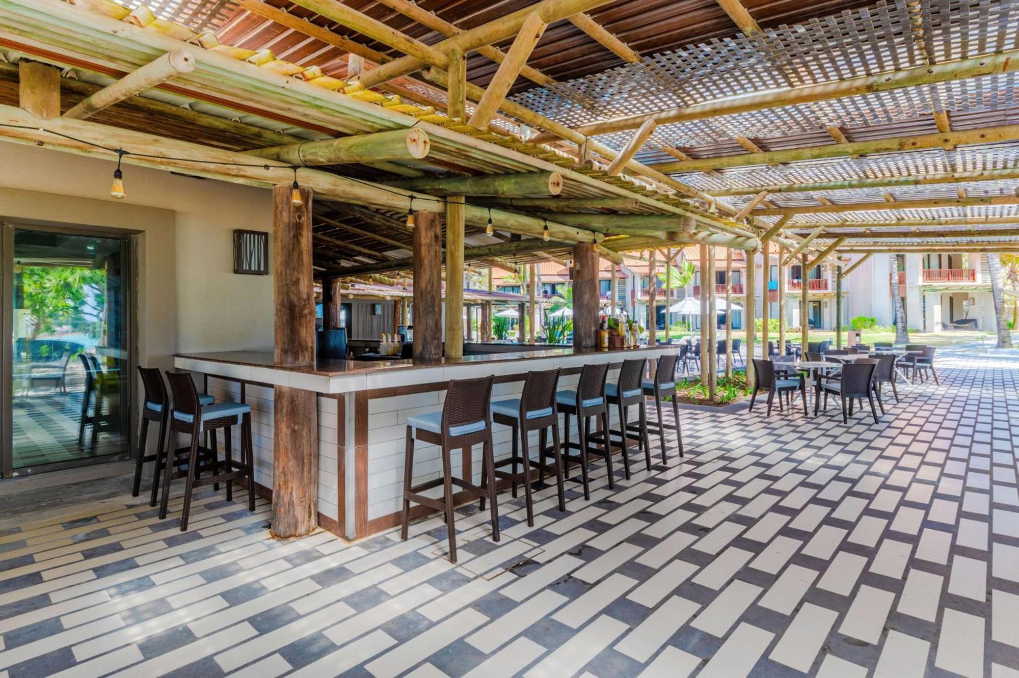 Crystals Beach Resort Belle Mare, A Member Of Radisson Individuals Palmar Екстер'єр фото