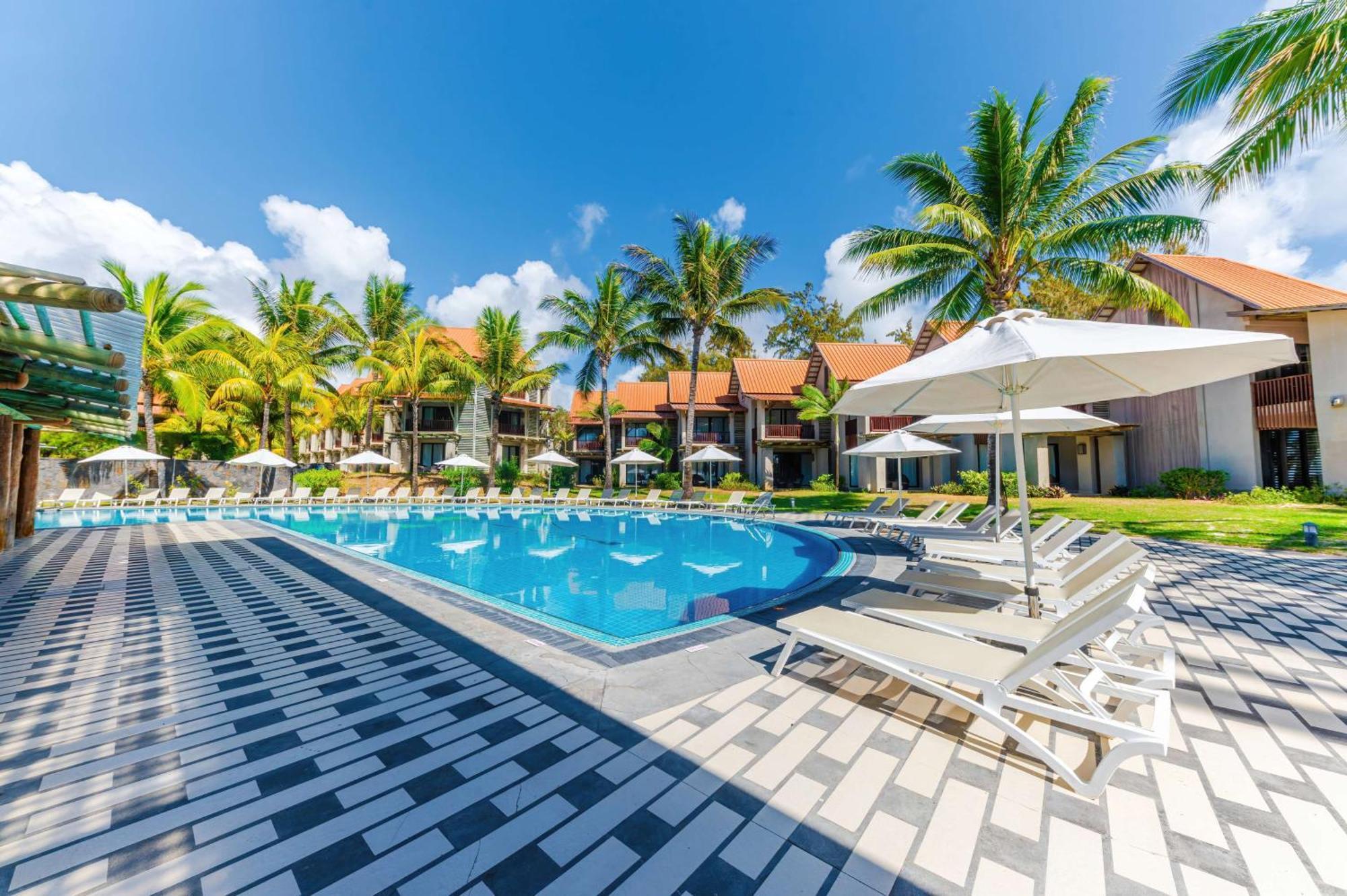 Crystals Beach Resort Belle Mare, A Member Of Radisson Individuals Palmar Екстер'єр фото