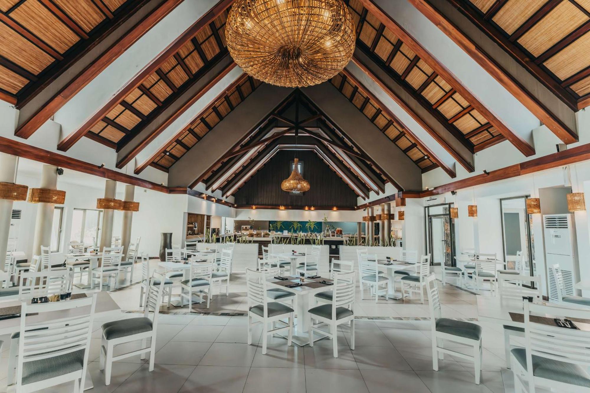 Crystals Beach Resort Belle Mare, A Member Of Radisson Individuals Palmar Екстер'єр фото
