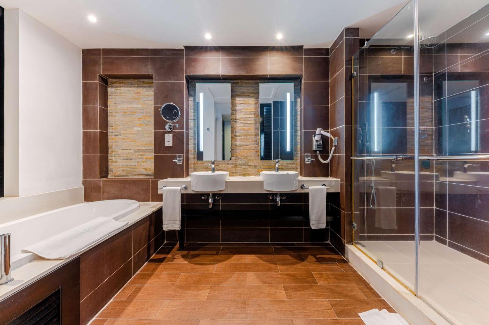 Crystals Beach Resort Belle Mare, A Member Of Radisson Individuals Palmar Екстер'єр фото