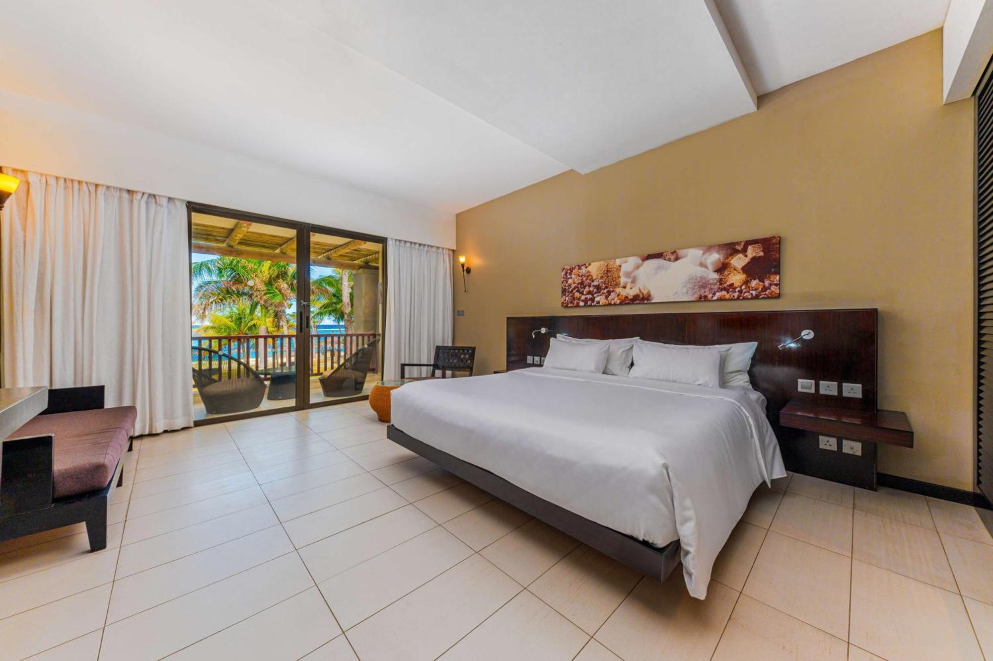 Crystals Beach Resort Belle Mare, A Member Of Radisson Individuals Palmar Екстер'єр фото