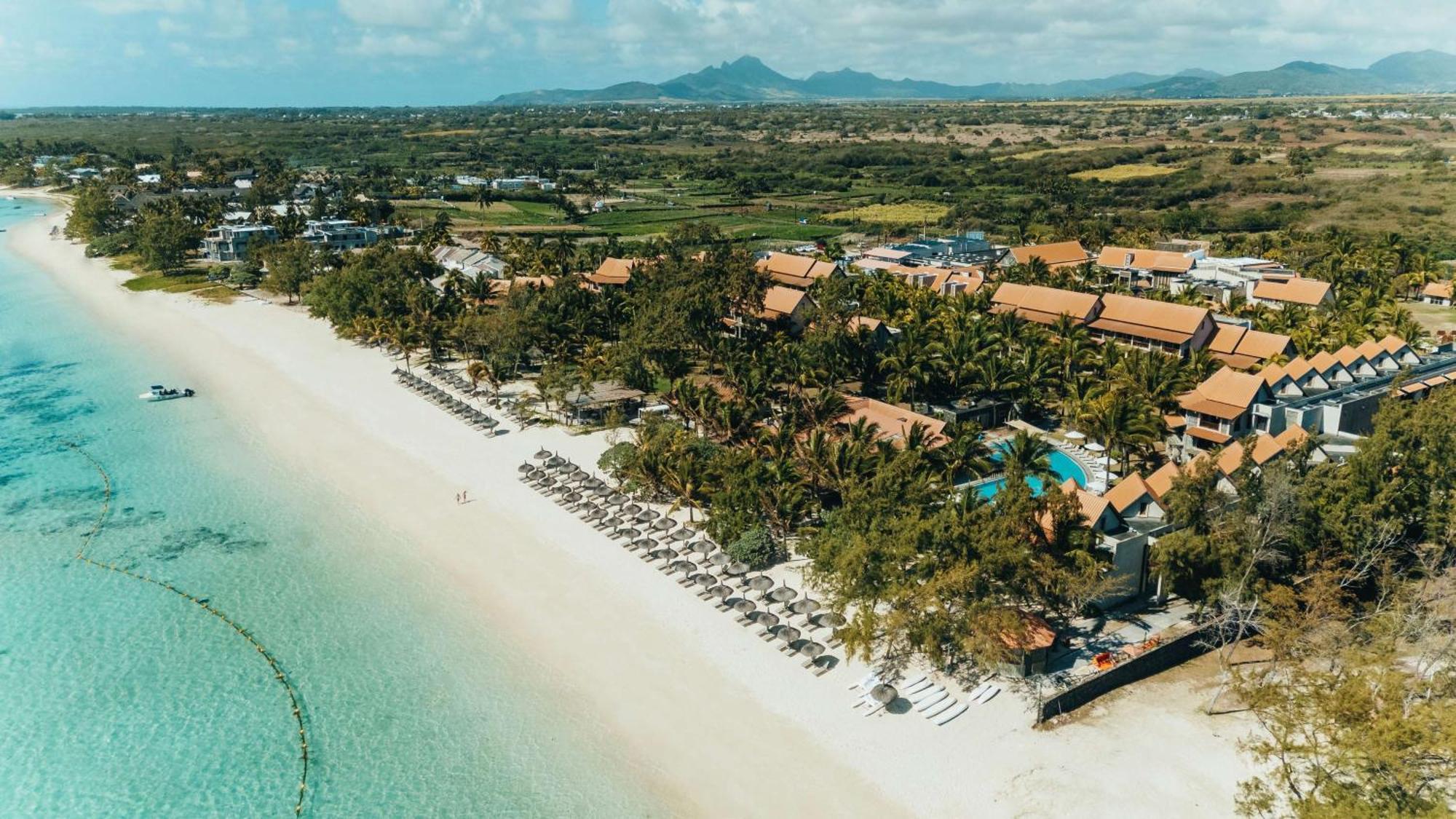Crystals Beach Resort Belle Mare, A Member Of Radisson Individuals Palmar Екстер'єр фото