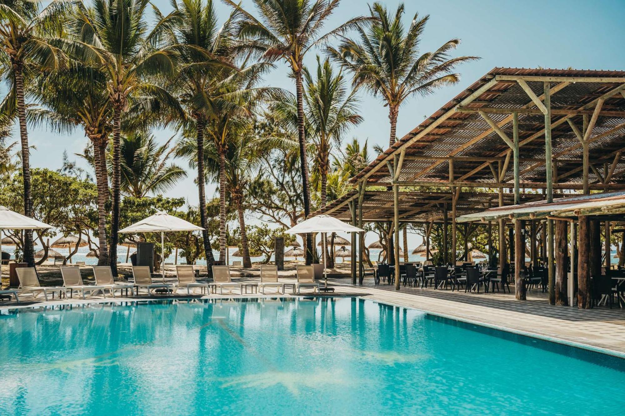 Crystals Beach Resort Belle Mare, A Member Of Radisson Individuals Palmar Екстер'єр фото