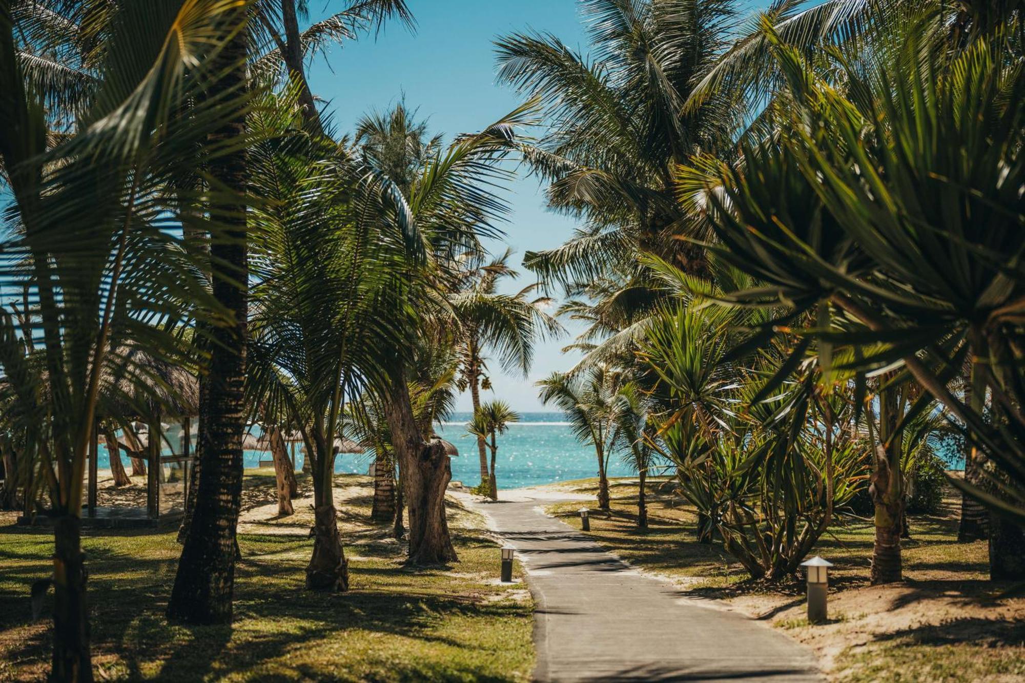 Crystals Beach Resort Belle Mare, A Member Of Radisson Individuals Palmar Екстер'єр фото